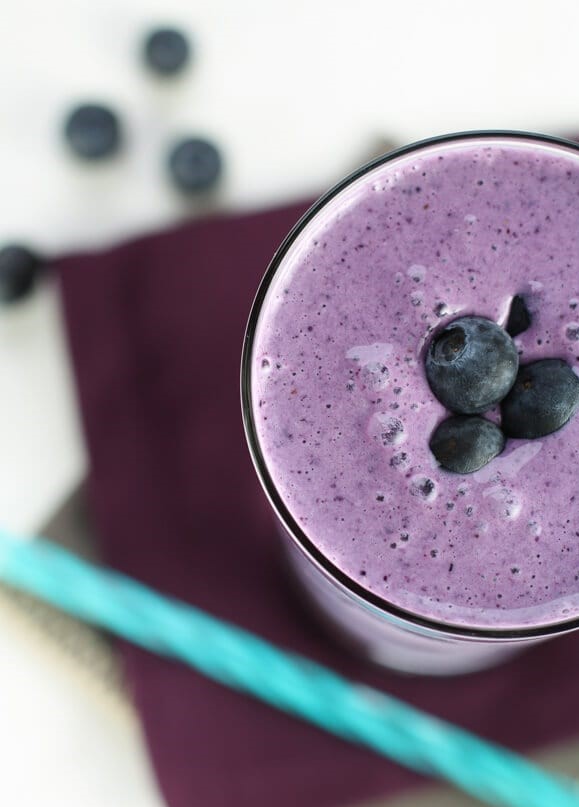 image of bluerries and oatmeal smoothie in a glass